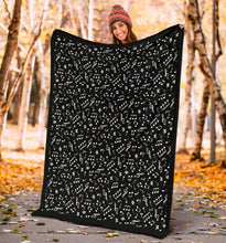 Load image into Gallery viewer, Black and White Music Notes Pattern Fleece Throw Blanket
